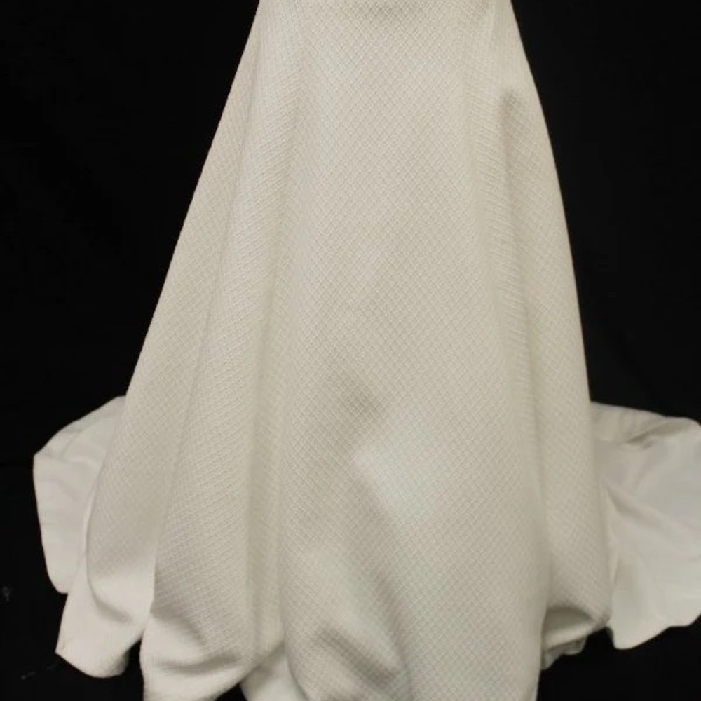 Elegant White Strapless Wedding Gown - Picture 7 of 9